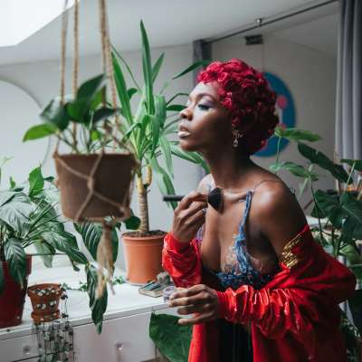 LGW TV Host: Pink Oculus